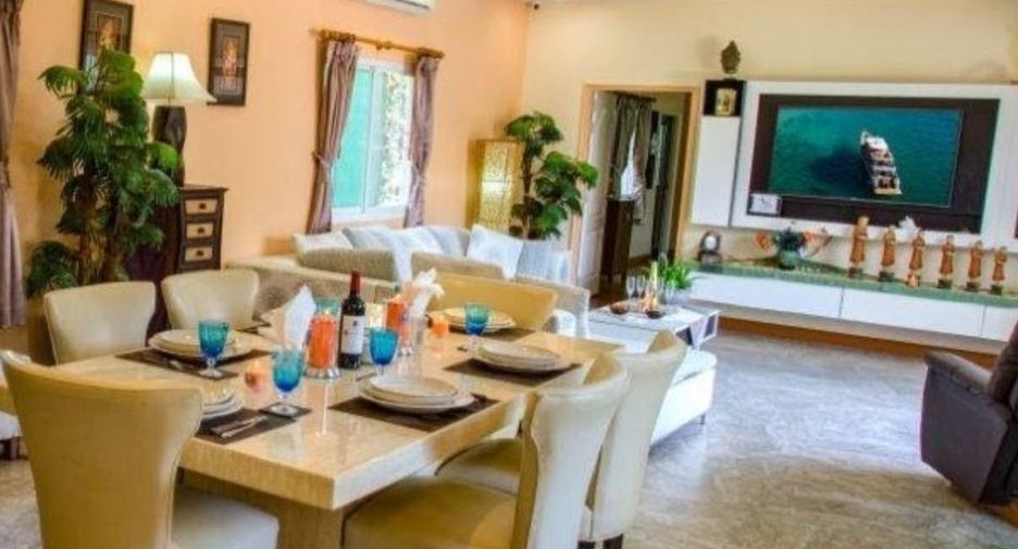 Villa zum Kauf mit 4 Zimmer in Kathu, Phuket