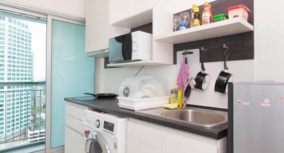 For sale 2 bedrooms condo in Huai Khwang, Bangkok