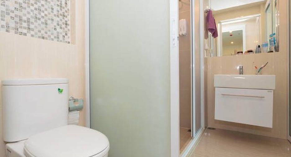 For sale 2 bedrooms condo in Huai Khwang, Bangkok