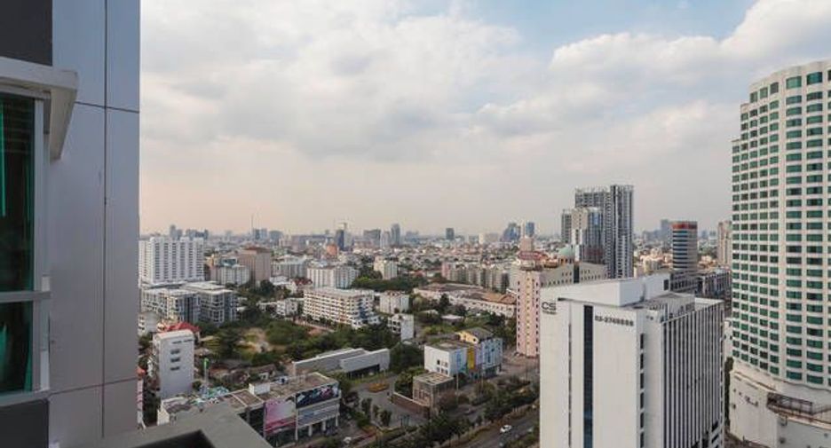 For sale 2 bedrooms condo in Huai Khwang, Bangkok