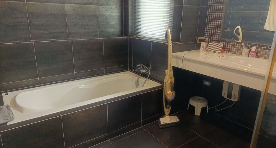 À vendre et à louer 3 chambres maison à Sattahip, Chonburi