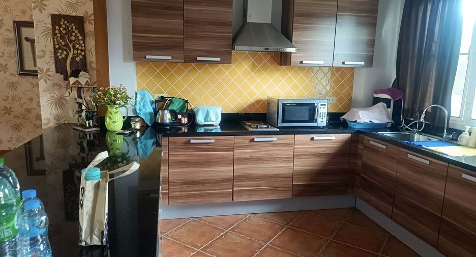 À vendre et à louer 3 chambres maison à Sattahip, Chonburi