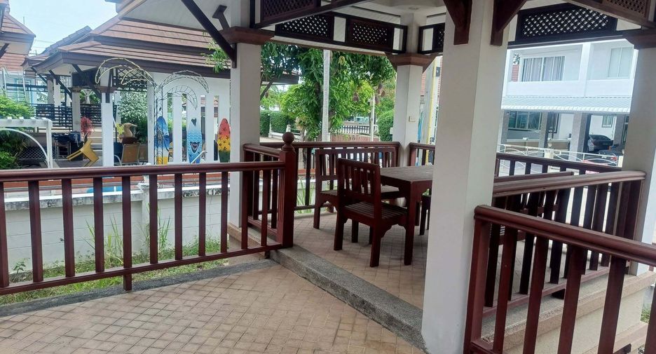 À vendre et à louer 3 chambres maison à Sattahip, Chonburi
