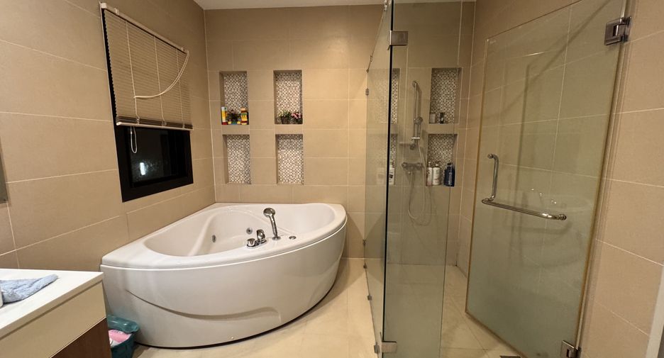 Haus zum Kauf mit 4 Zimmer in Mueang Nonthaburi, Nonthaburi