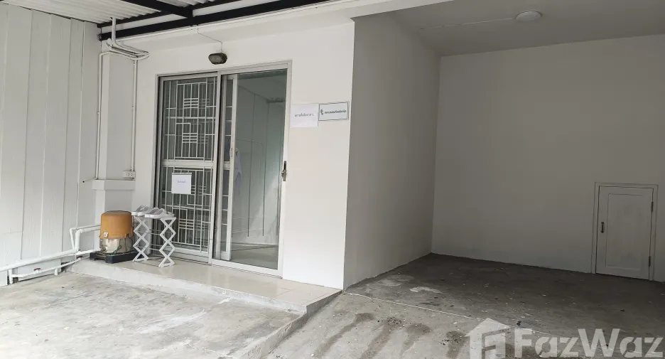 For sale 3 bedrooms townhouse in Lat Krabang, Bangkok