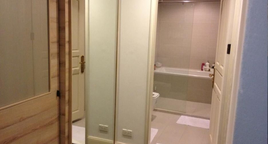 For sale 4 bedrooms condo in Khlong Toei, Bangkok