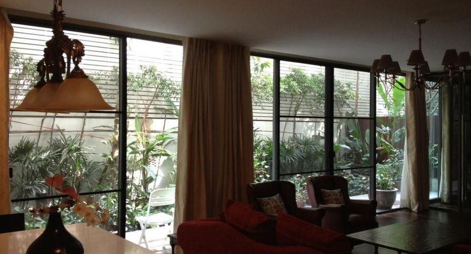 For sale 4 bedrooms condo in Khlong Toei, Bangkok