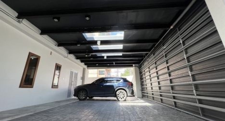 For sale 5 bedrooms house in Chatuchak, Bangkok