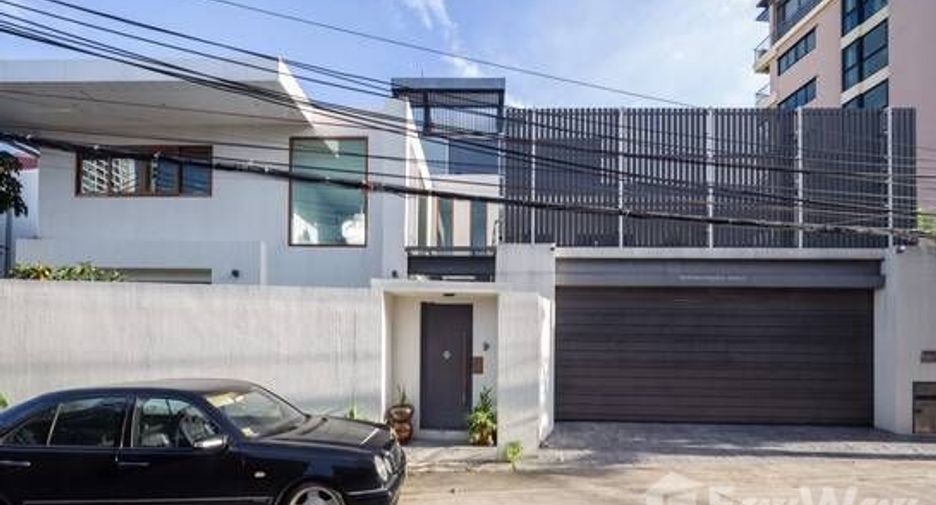 For sale 5 bedrooms house in Chatuchak, Bangkok