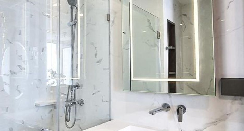For sale 1 bed condo in Khlong Toei, Bangkok