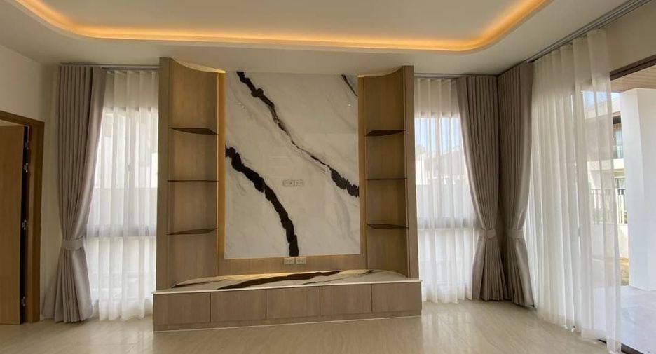 For sale 4 bedrooms house in Bang Lamung, Chonburi