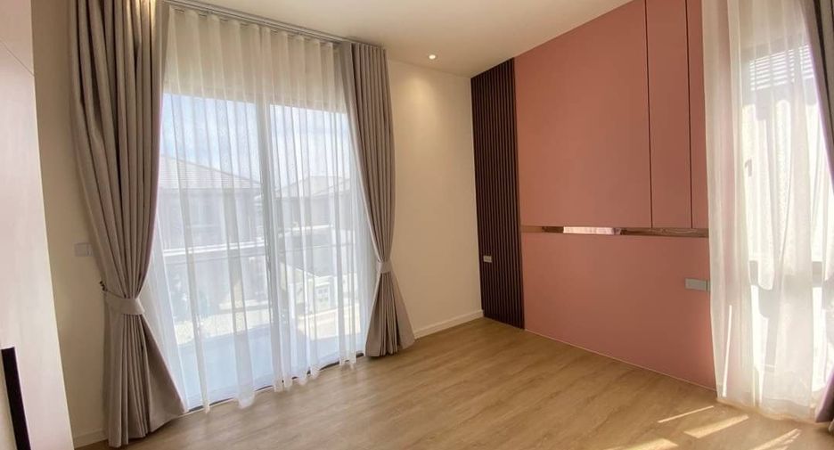 For sale 4 bedrooms house in Bang Lamung, Chonburi