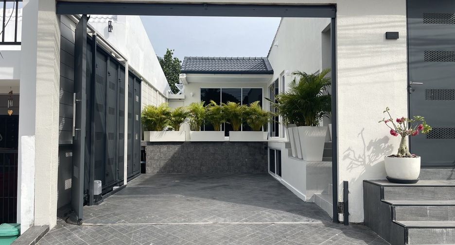 For sale 3 bedrooms villa in Kathu, Phuket