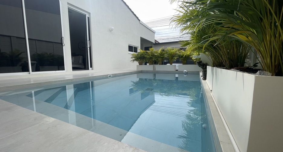 For sale 3 bedrooms villa in Kathu, Phuket