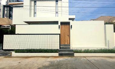 For rent 5 bedrooms villa in Mueang Phuket, Phuket