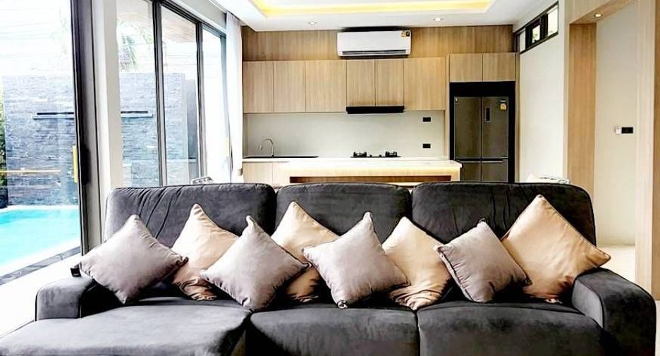 For rent 5 bedrooms villa in Mueang Phuket, Phuket