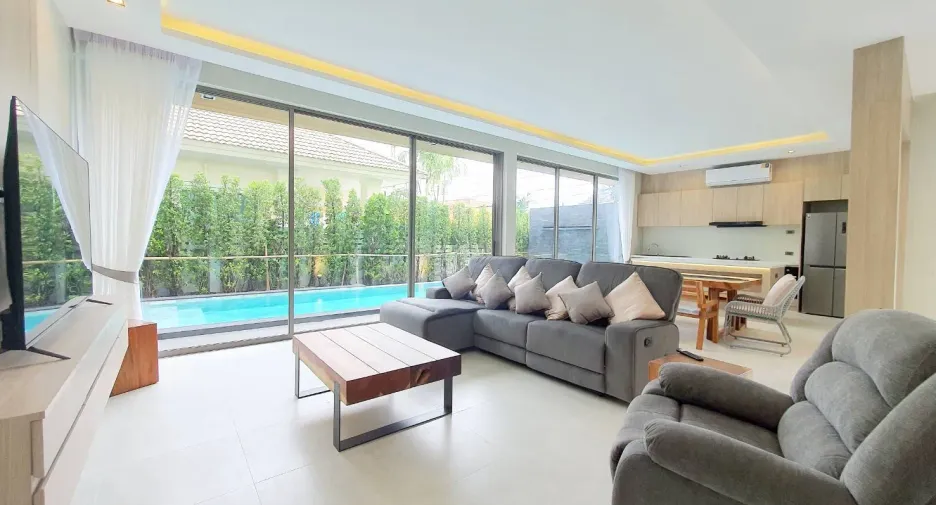 For rent 5 bedrooms villa in Mueang Phuket, Phuket