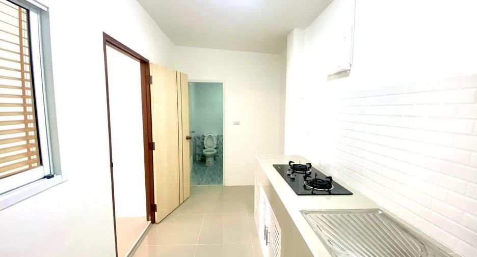 For sale 2 bedrooms townhouse in Bang Lamung, Chonburi