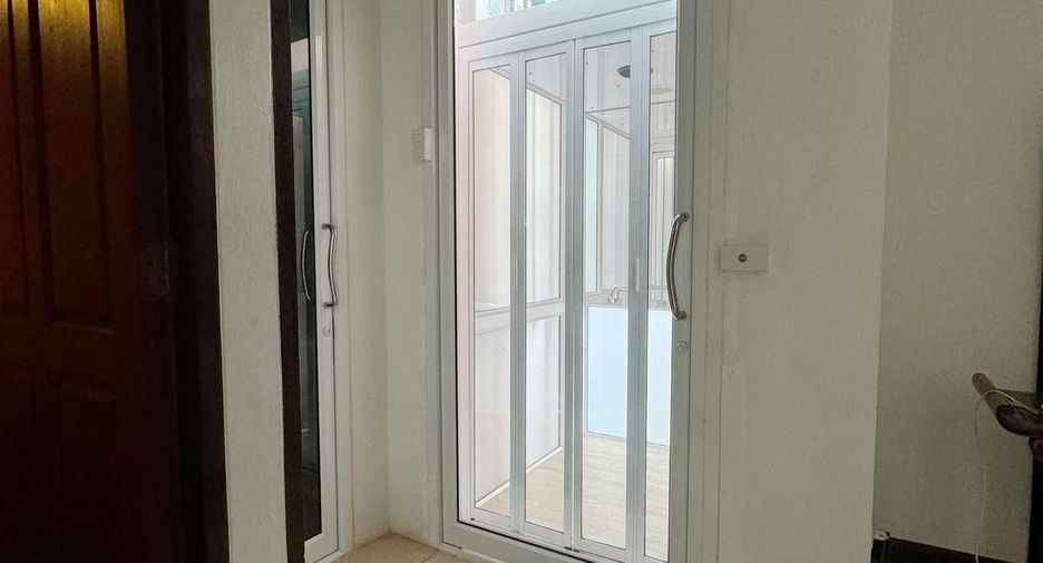 Продажа и аренда 5 спальни вилла в Банг Ламунг, Чонбури
