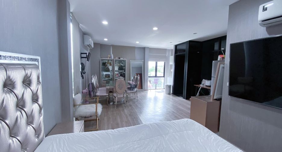 For rent and for sale 3 bedrooms townhouse in Lat Phrao, Bangkok