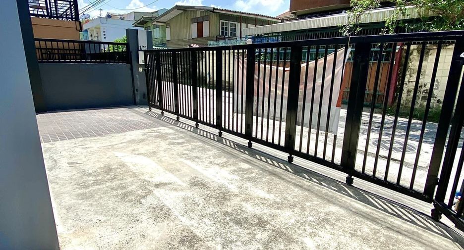 For rent and for sale 3 bedrooms townhouse in Lat Phrao, Bangkok