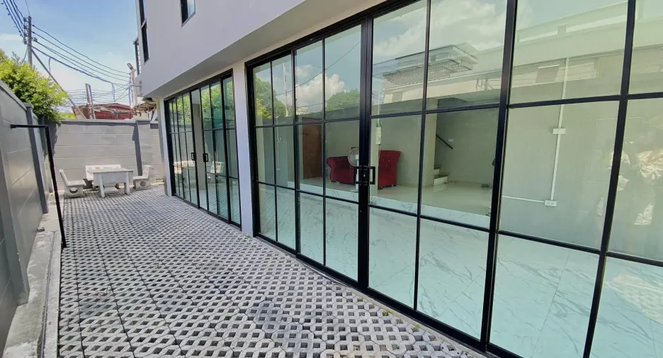 For rent and for sale 3 bedrooms townhouse in Lat Phrao, Bangkok