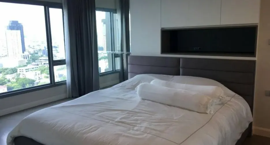 For sale 2 bedrooms condo in Khlong Toei, Bangkok