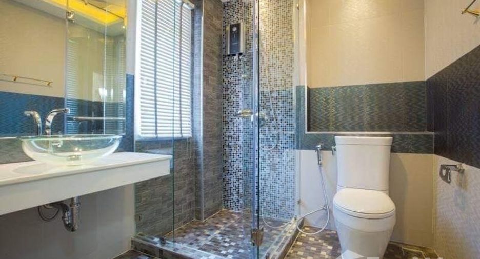 For sale 5 bedrooms house in Khan Na Yao, Bangkok