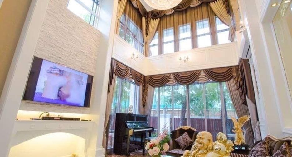 For sale 5 bedrooms house in Khan Na Yao, Bangkok
