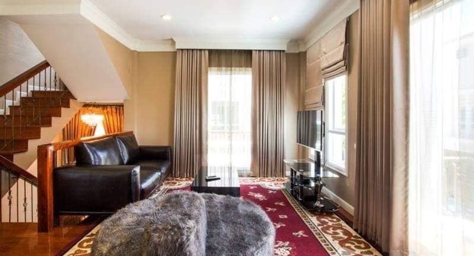 For sale 5 bedrooms house in Khan Na Yao, Bangkok