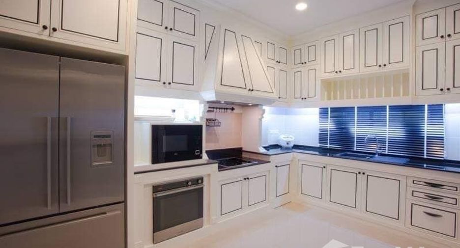 For sale 5 bedrooms house in Khan Na Yao, Bangkok