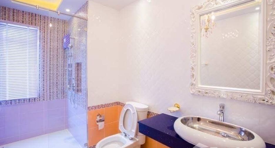 For sale 5 bedrooms house in Khan Na Yao, Bangkok