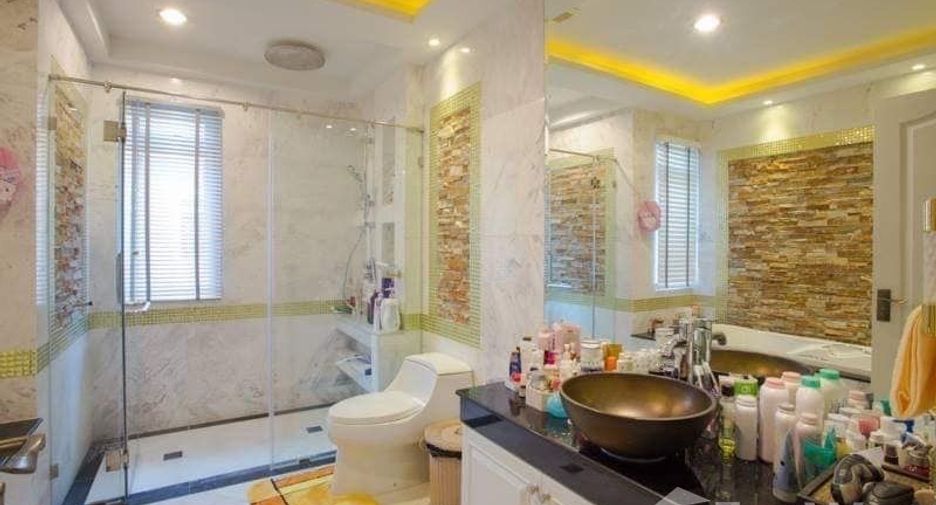 For sale 5 bedrooms house in Khan Na Yao, Bangkok