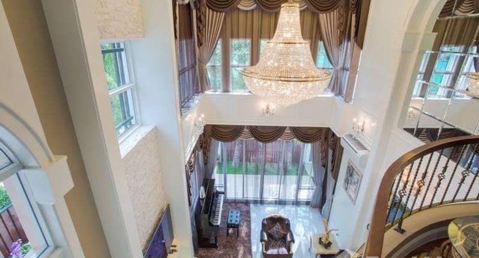 For sale 5 bedrooms house in Khan Na Yao, Bangkok
