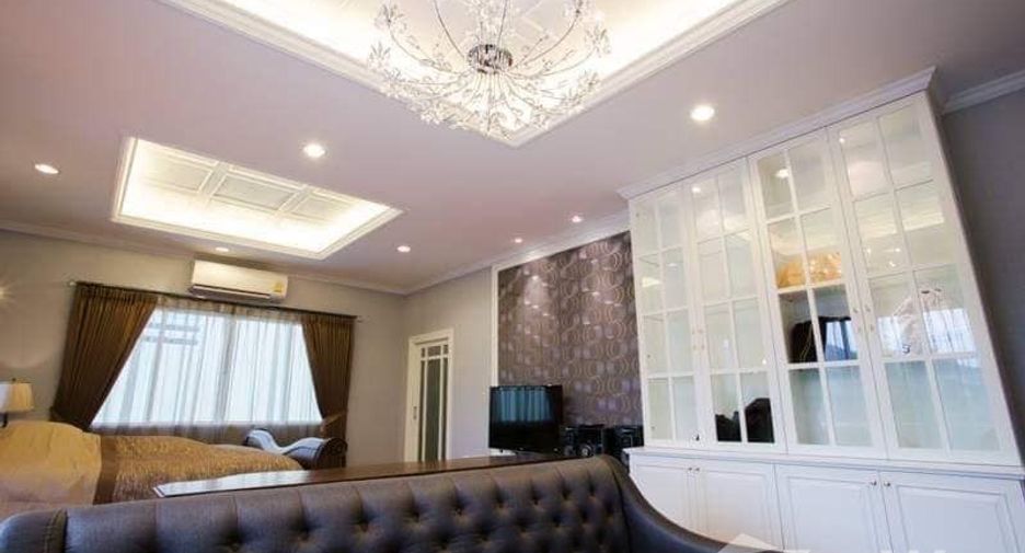 For sale 5 bedrooms house in Khan Na Yao, Bangkok