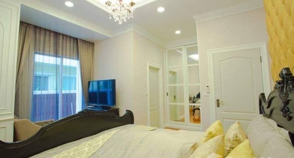 For sale 5 bedrooms house in Khan Na Yao, Bangkok