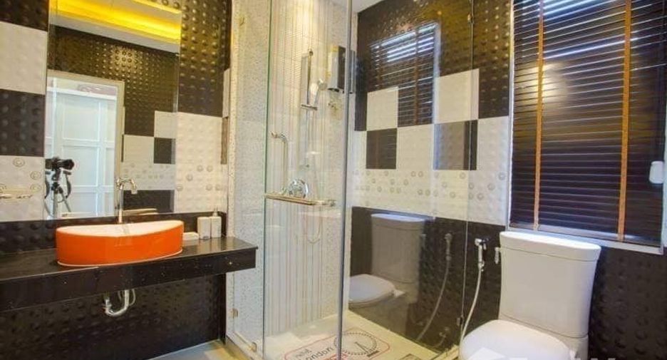 For sale 5 bedrooms house in Khan Na Yao, Bangkok