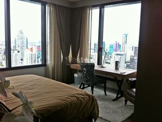 Condo en venta de 2 habitaciones en Bang Rak, Bangkok