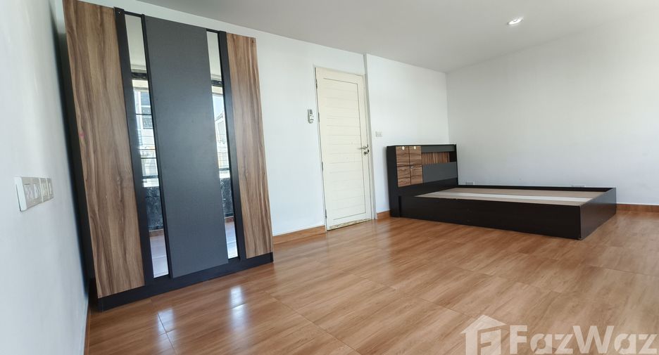 For rent 3 bedrooms townhouse in Pak Kret, Nonthaburi