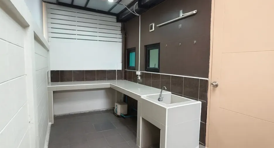 For rent 3 bedrooms townhouse in Pak Kret, Nonthaburi