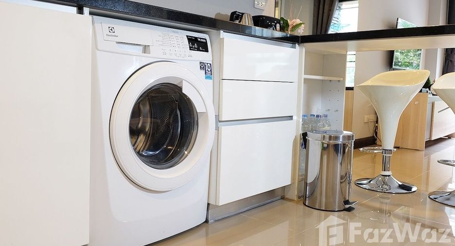 For sale スタジオ condo in Khlong Toei, Bangkok