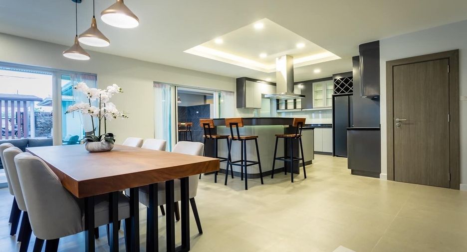 For sale 4 bedrooms villa in Bang Lamung, Chonburi