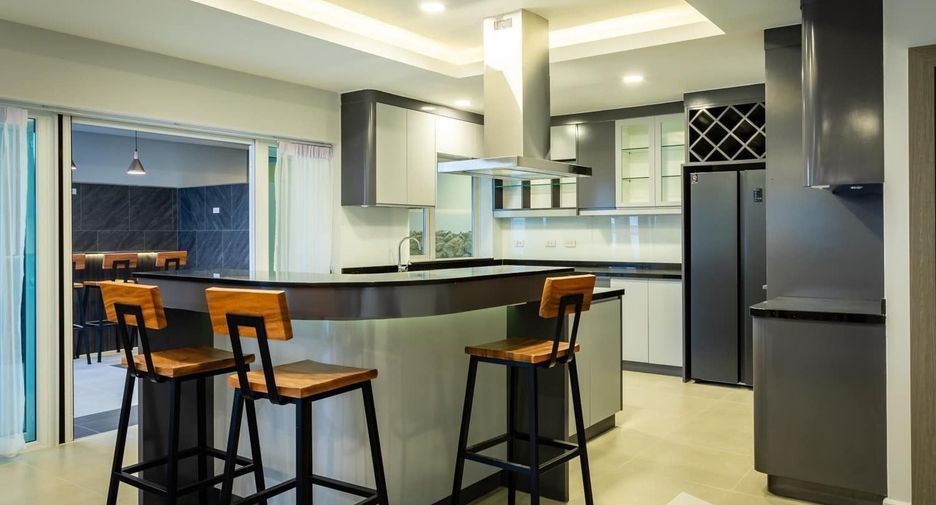 For sale 4 bedrooms villa in Bang Lamung, Chonburi