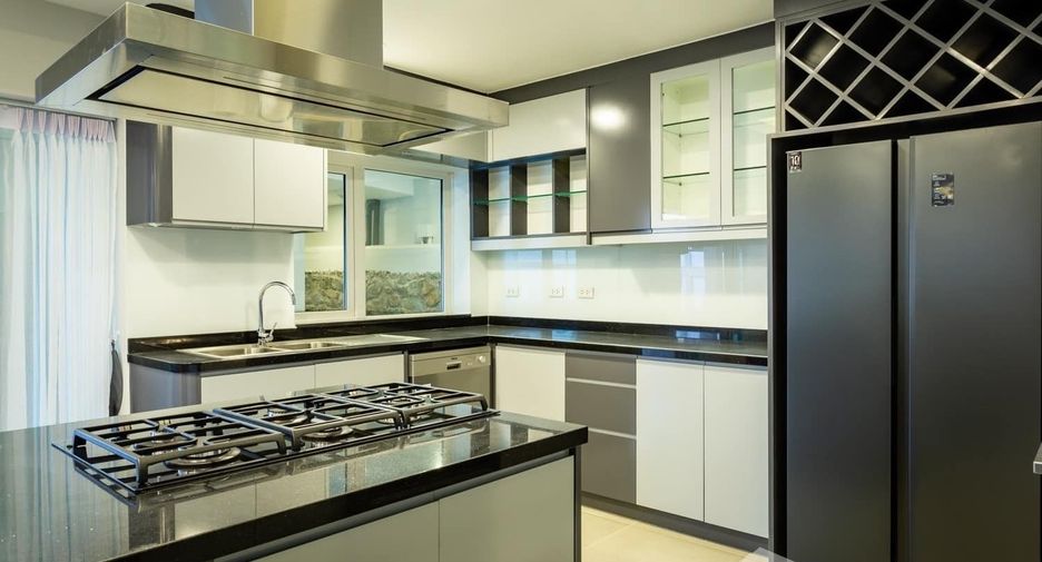 For sale 4 bedrooms villa in Bang Lamung, Chonburi