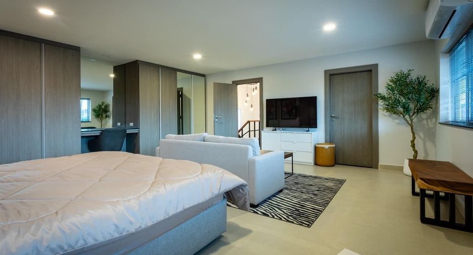For sale 4 bedrooms villa in Bang Lamung, Chonburi