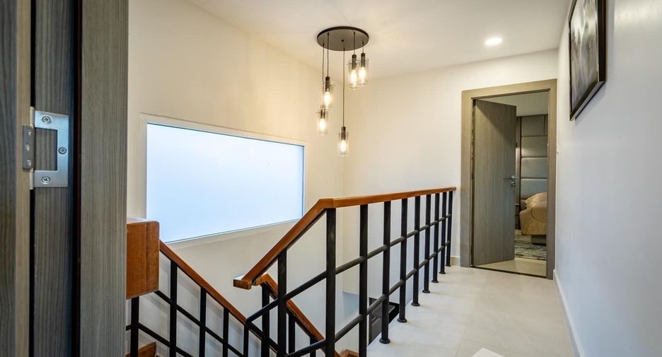 For sale 4 bedrooms villa in Bang Lamung, Chonburi