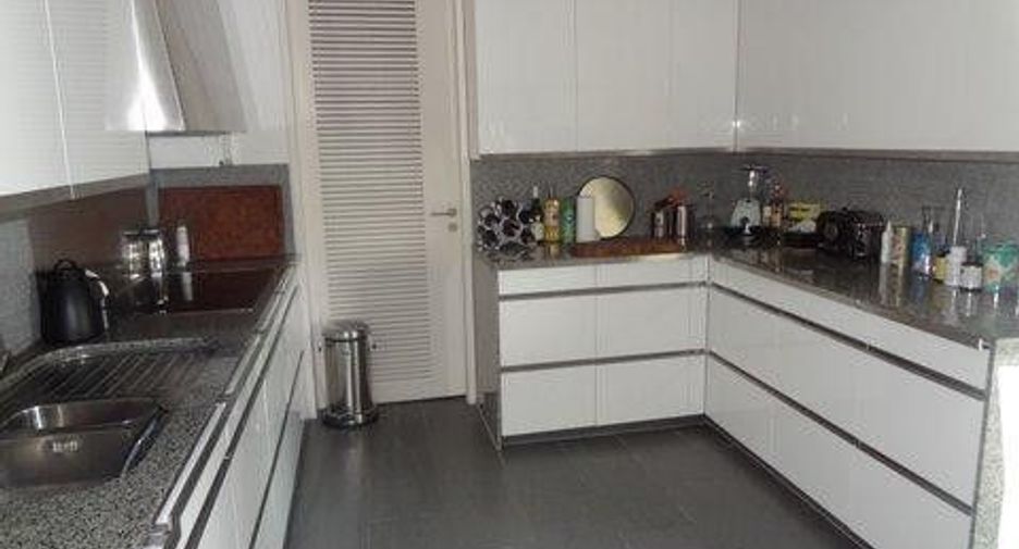 For sale and for rent 2 bedrooms condo in Watthana, Bangkok