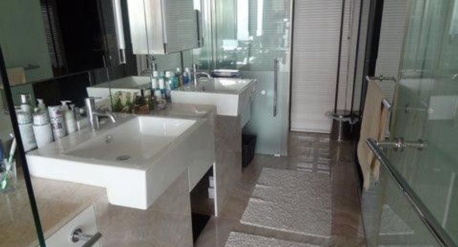 For sale and for rent 2 bedrooms condo in Watthana, Bangkok