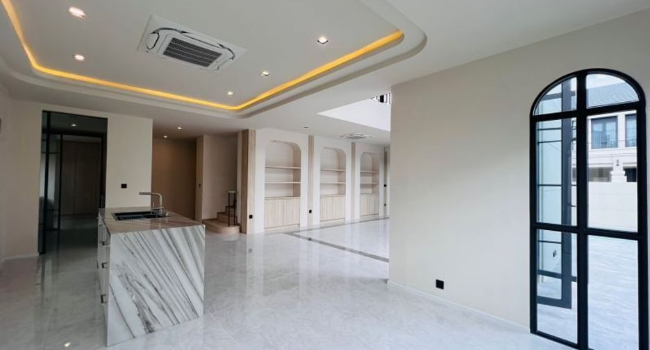 For sale 4 bedrooms villa in Bang Lamung, Chonburi