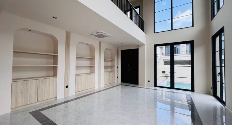 For sale 4 bedrooms villa in Bang Lamung, Chonburi
